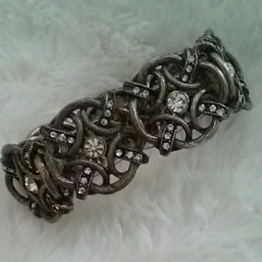 Rhinestone vintage looking braclet